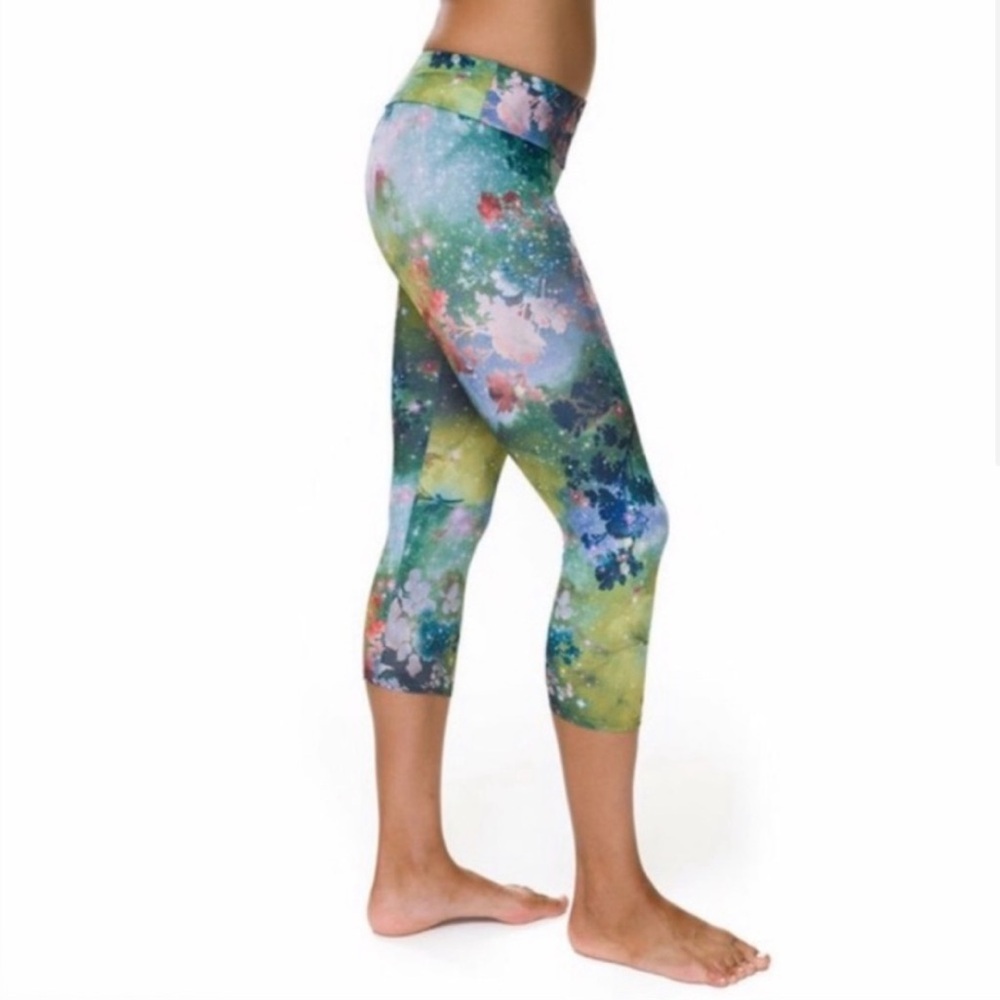 Cosmic Galaxy Print Capri Leggings Mid Rise Yoga Activewear Colorful Abstract